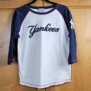 MLB Genuine Merchandise New York Yankees White Navy 3/4 Sleeve Baseball Style Te